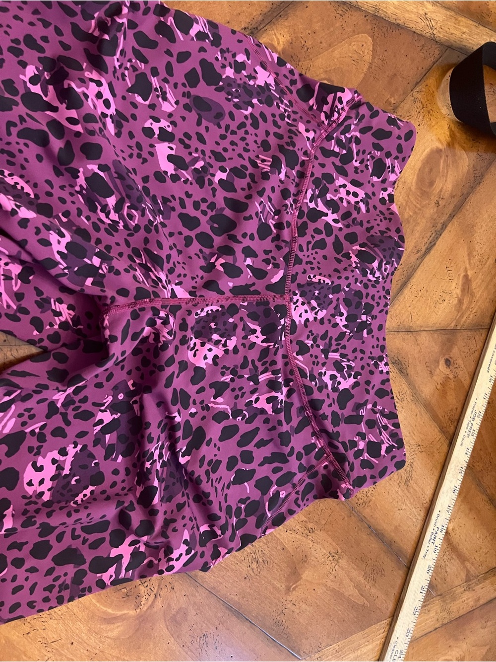 Lululemon Purple Pink Animal Print Leggings. Size L - Picture 7 of 9